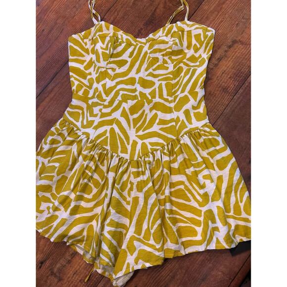 Sz S - NEW Lulus Geo Print Shorts Romper - Picture 1 of 8
